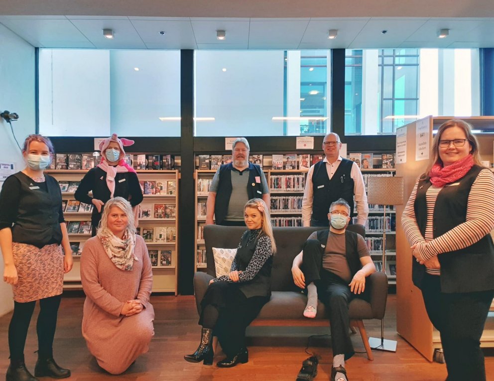 Starfsfólk Amtsbókasafnsins á bleika deginum.