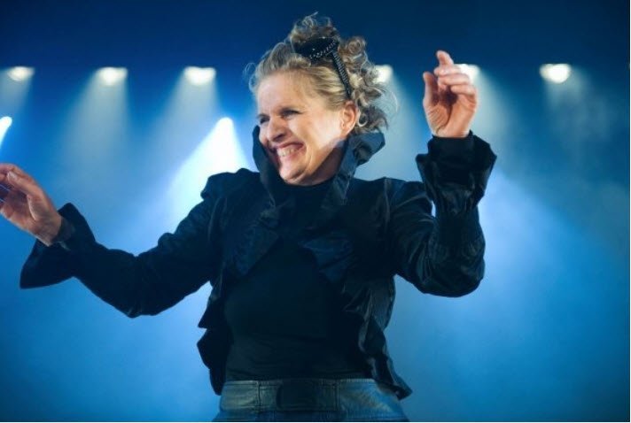 Frítt inn! Húmor á óvissutímum með Eddu Björgvins - fyrirlestur í beinni!