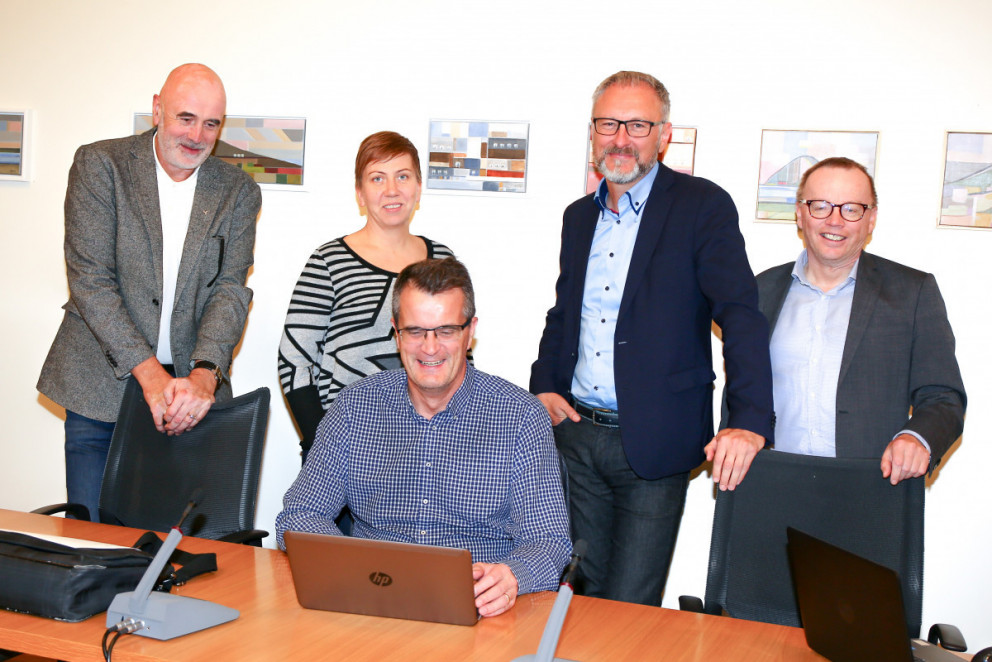 Bæjarfulltrúarnir Gunnar Gíslason, Sóley Björk Stefánsdóttir og Guðmundur Baldvin Guðmundsson formað&hellip;