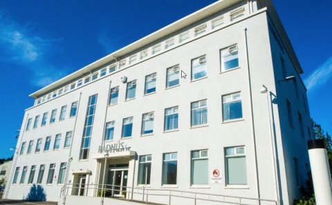 Ráðhúsið og þjónustuver lokað frá kl. 11 á morgun, fimmtudag.